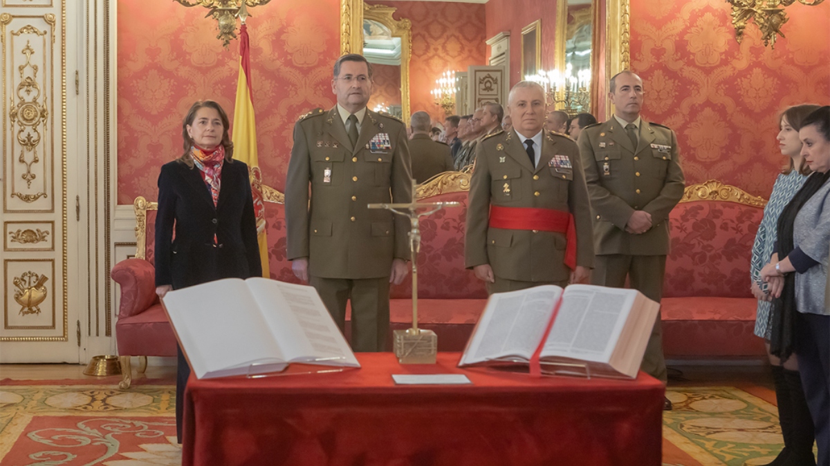 Robles desconcierta al Ejército de Tierra con cuatro relevos inesperados en su cúpula