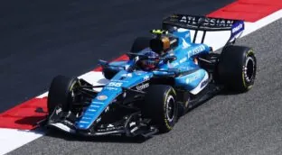 Contratiempo para Aston Martin mientras Sainz gana terreno en el primer día de test