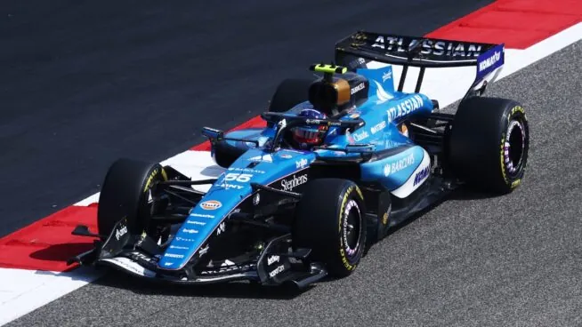 Contratiempo para Aston Martin mientras Sainz gana terreno en el primer día de test