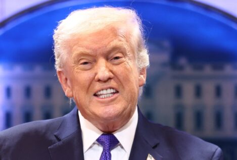 Trump anuncia un arancel global del 10% tras el varapalo del Supremo: «Son una vergüenza»