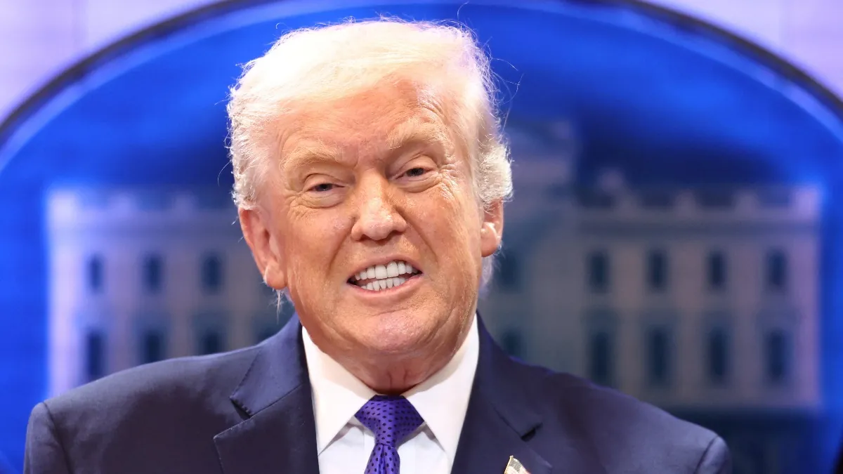 Trump anuncia un arancel global del 10% tras el varapalo del Supremo: «Son una vergüenza»