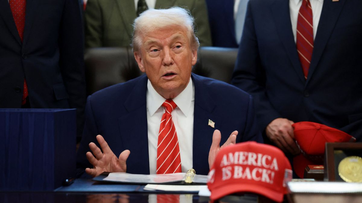 Trump afirma que EEUU e Irán están negociando «en este momento»