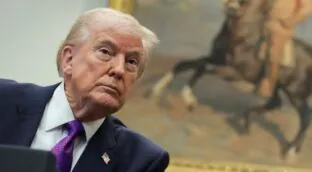 Trump estudia rebajar aranceles al acero y el aluminio ante el descenso de su popularidad