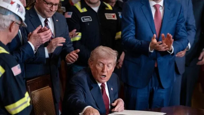 Trump ordena impulsar el carbón y destina 175 millones a plantas de este combustible