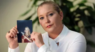 La desgraciada vida de Virginia, la víctima de Epstein que denunció al príncipe Andrés y se suicidó en 2025