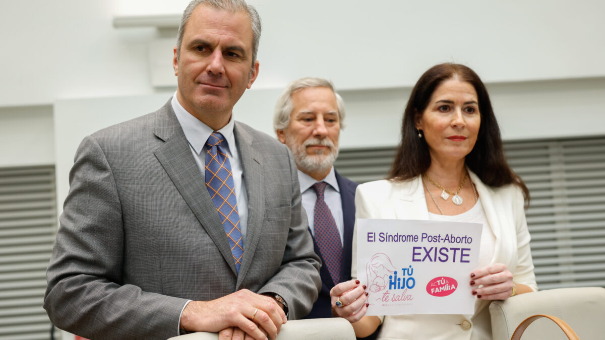 Los fieles de Ortega Smith se amotinan en Madrid y lo blindan como portavoz