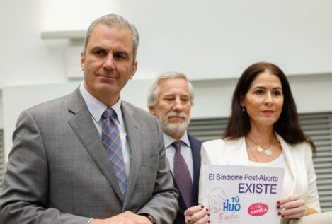 Los fieles de Ortega Smith se amotinan en Madrid y lo blindan como portavoz