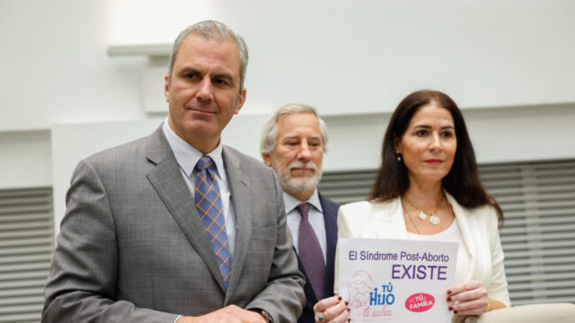 Los fieles de Ortega Smith se amotinan en Madrid y lo blindan como portavoz