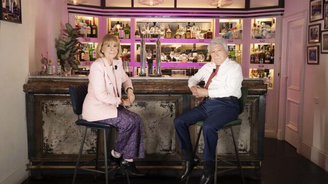 Enrique Cerezo: «El rey Juan Carlos tiene que volver a España porque esta es su tierra»