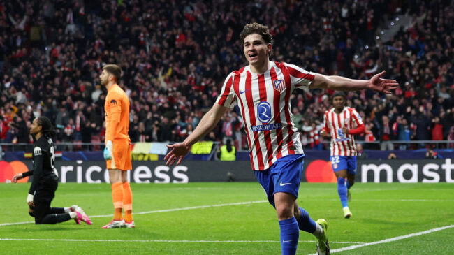 El Atlético de Madrid denuncia al Barça ante la FIFA por contactar con Julián Álvarez