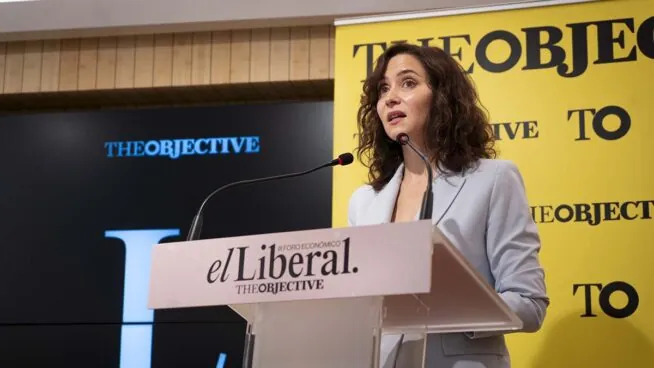 Ayuso acusa a Sánchez de golpear la imagen de España con su política «de patio de colegio»