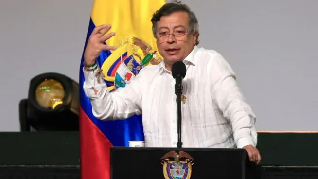 Petro sugiere que Ecuador podría estar «bombardeando» Colombia en la frontera