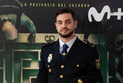 Alvise se presenta a las elecciones andaluzas con un policía nacional de candidato