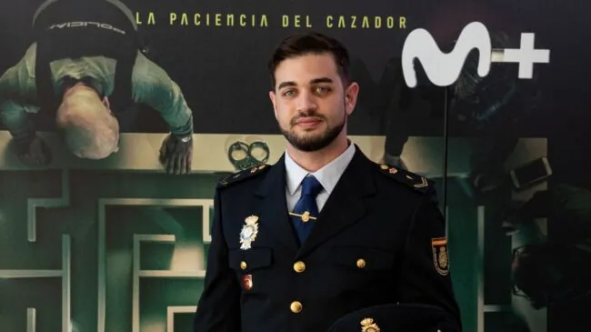 Alvise se presenta a las elecciones andaluzas con un policía nacional de candidato