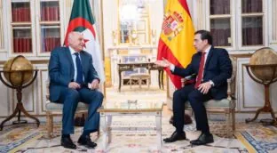 Nueva polémica en el Consulado español de Argel ante la sospecha de una firma irregular