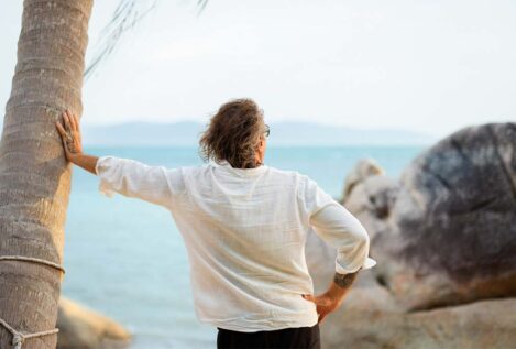 Arthur Schopenhauer, filósofo, ya lo advirtió a sus 40 años: «Para ser feliz o estar alegres no debemos pedirnos permiso»