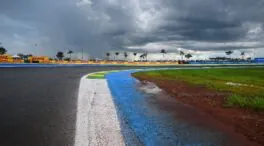 El Gran Premio de Brasil de MotoGP se detiene por un socavón en la recta principal