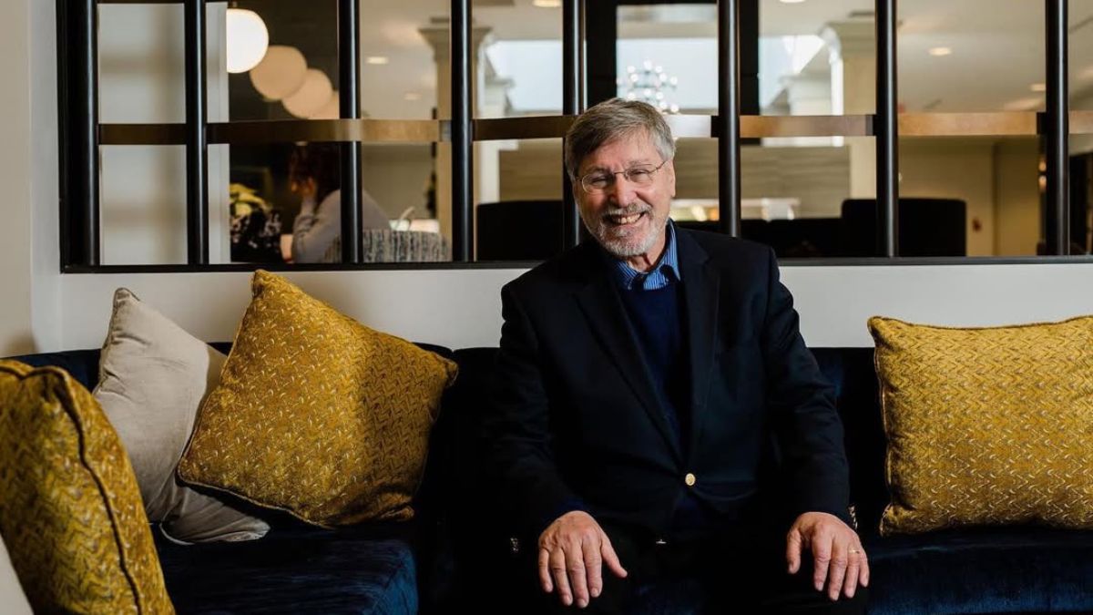 Bessel van der Kolk (82), psiquiatra: «Para ser feliz, entender tu dolor no es suficiente; tu cuerpo debe volver a sentirse a salvo»