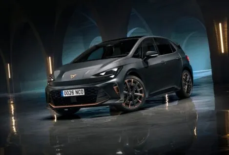 Cupra renueva el Born de arriba a abajo y le dota de más potencia y una autonomía de 600 km