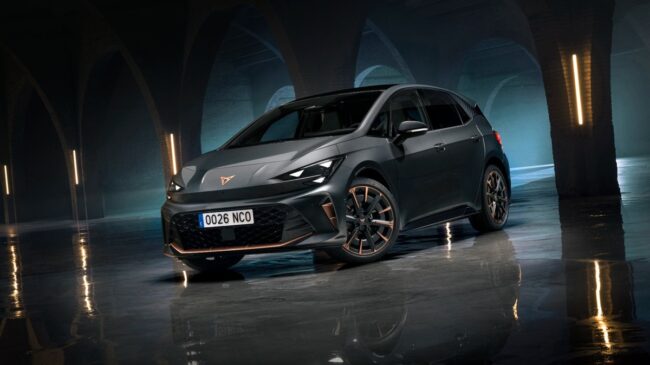 Cupra renueva el Born de arriba a abajo y le dota de más potencia y una autonomía de 600 km