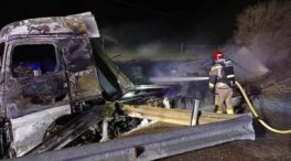 Confinan dos pueblos de Soria por el incendio de un camión con mercancías peligrosas