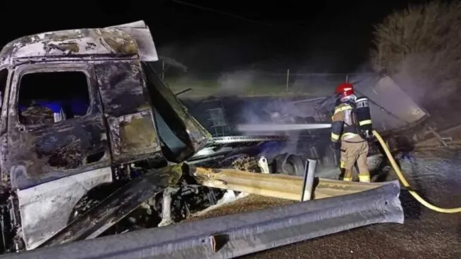 Confinan dos pueblos de Soria por el incendio de un camión con mercancías peligrosas