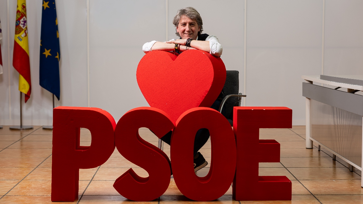 El candidato del PSOE en Castilla y León contrató a su hermana en la alcaldía de Soria