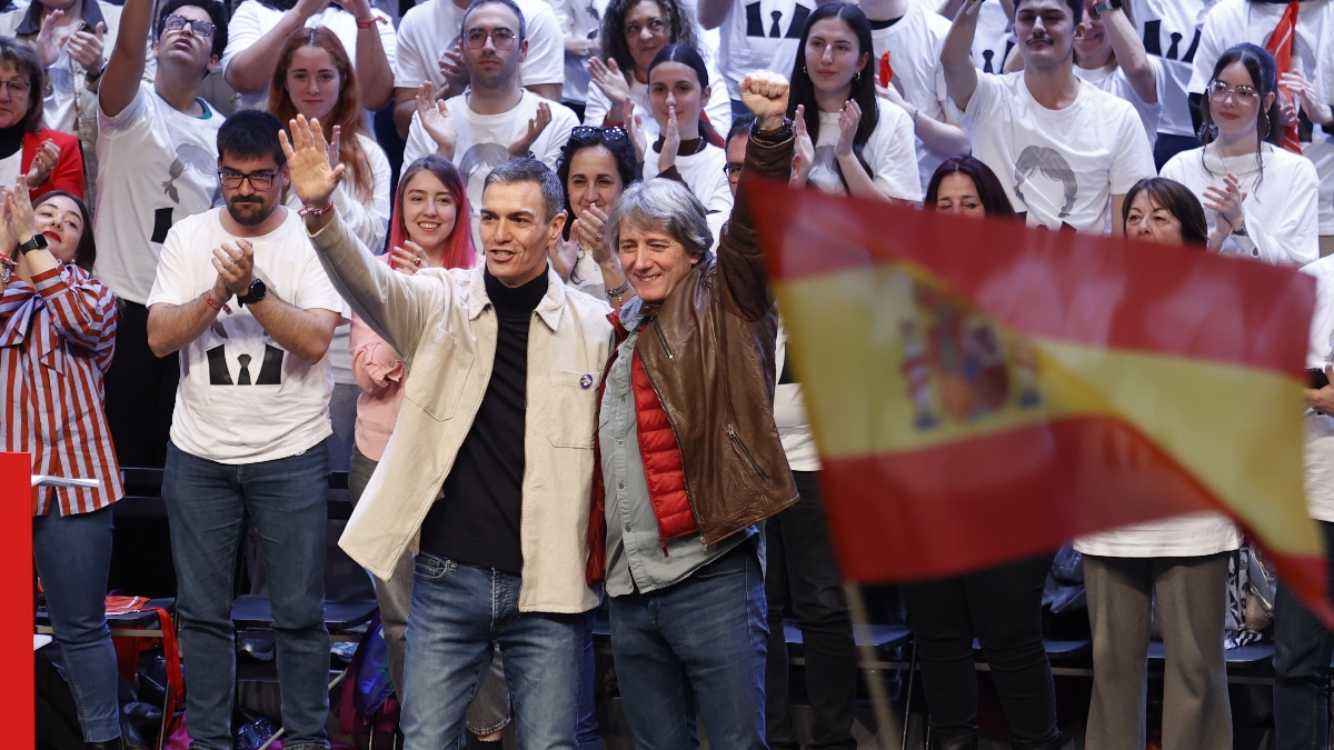 El nepotismo rodea al candidato del PSOE en Castilla y León: beneficia a tres familiares