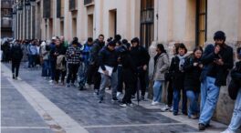 El Gobierno pone a los funcionarios a hacer horas extra para la regularización masiva