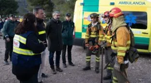 La UME trata de apagar en Murcia un incendio que ya ha arrasado 400 hectáreas