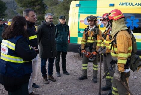 La UME trata de apagar en Murcia un incendio que ya ha arrasado 400 hectáreas
