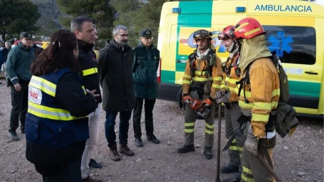 La UME trata de apagar en Murcia un incendio que ya ha arrasado 400 hectáreas