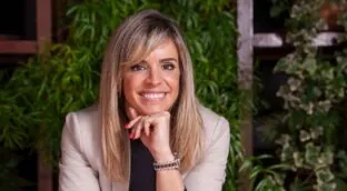 Cristina Martínez, psicóloga, sobre qué nos quita la felicidad: «Anticiparnos y ser pesimistas nos roba la paz del presente»