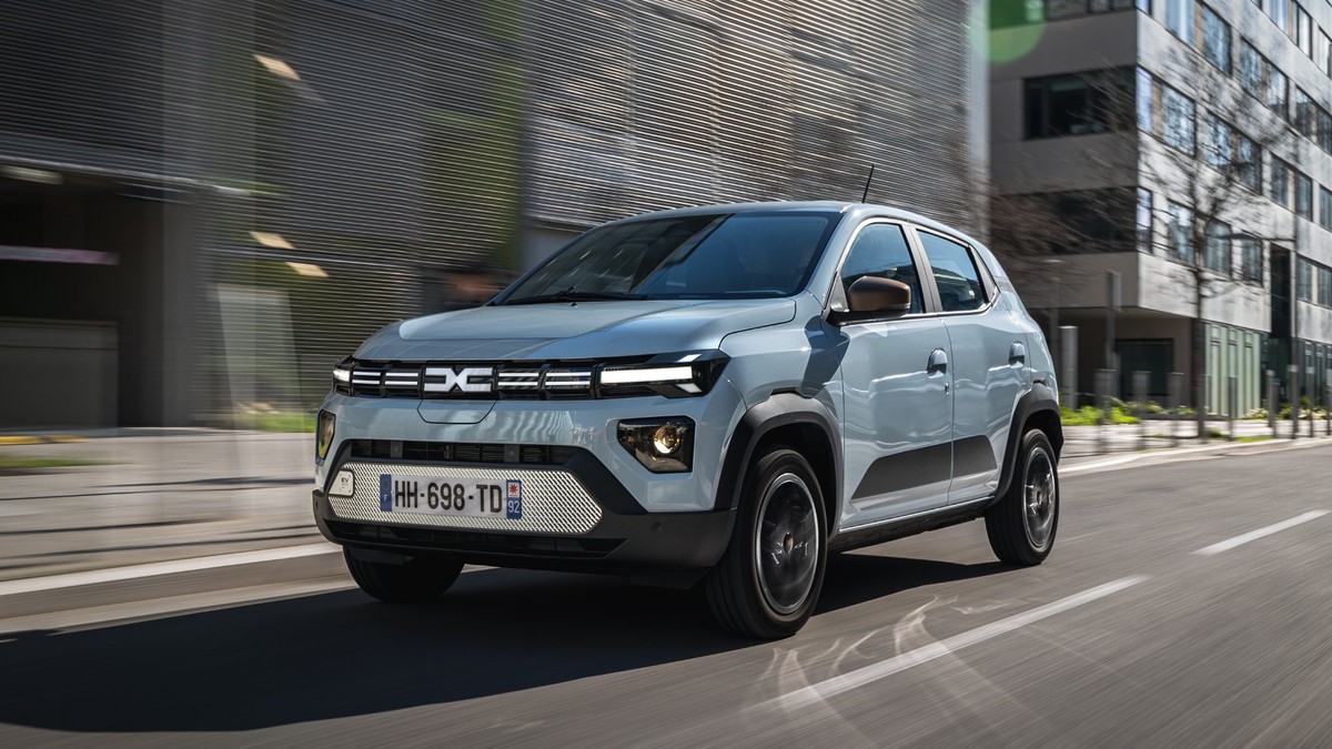 Dacia convierte al Spring en un coche serio y lo mantiene por debajo de 12.000 euros