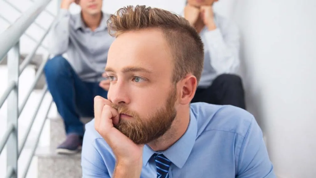 David Gómez, psicólogo, sobre la presión social de la felicidad: «Si no estás feliz, parece que molestas»