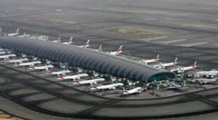 Al menos 30 españoles quedan atrapados en Dubái tras el cierre del espacio aéreo