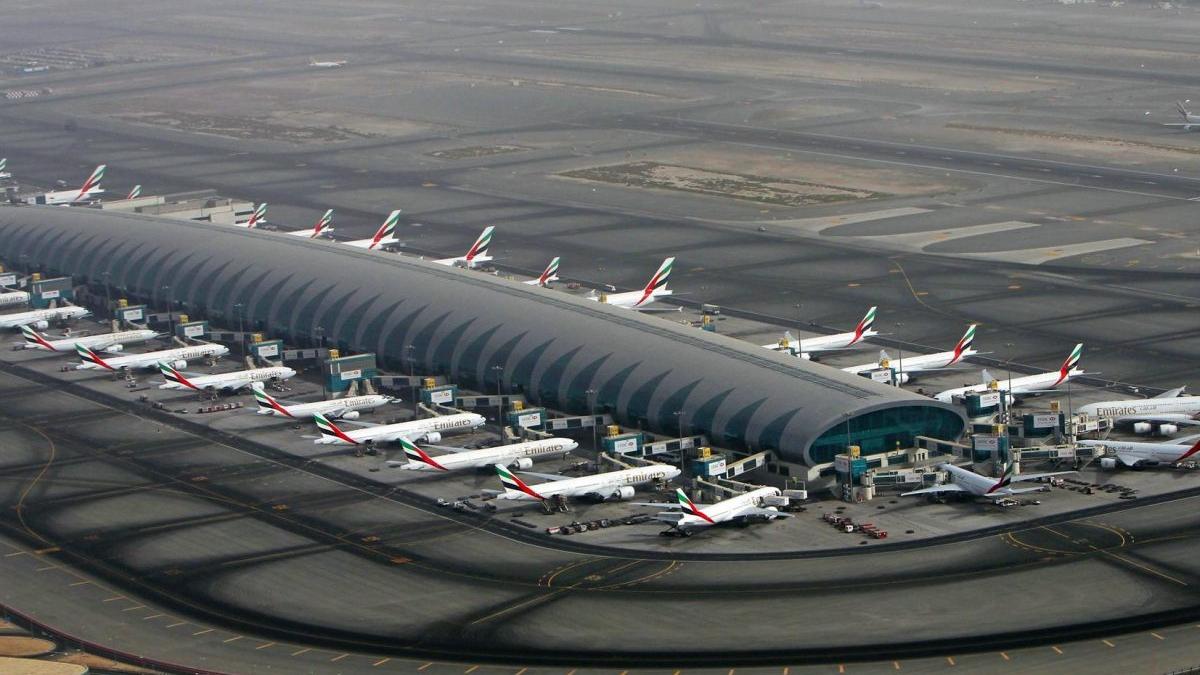 Al menos 30 españoles quedan atrapados en Dubái tras el cierre del espacio aéreo