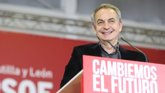 Zapatero defiende a Sánchez: «Hay que ser valiente y patriota para decirle no a Trump»