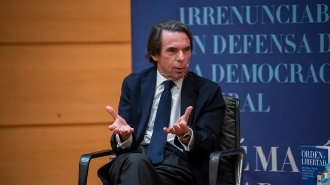 Aznar advierte que las alianzas están «por delante de cualquier eslogan o grito»