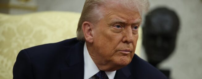 Trump asegura que Irán le ha pedido un alto el fuego y que lo considerará si reabre Ormuz