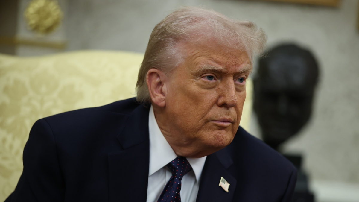 Trump asegura que Cuba «caerá muy pronto», pero ahora está «centrado en Irán»