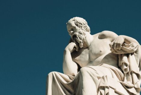 Epicteto, filósofo clave del estoicismo, ya avisó a sus 53 años: «No hables de las personas para criticarlas, elogiarlas o compararlas»