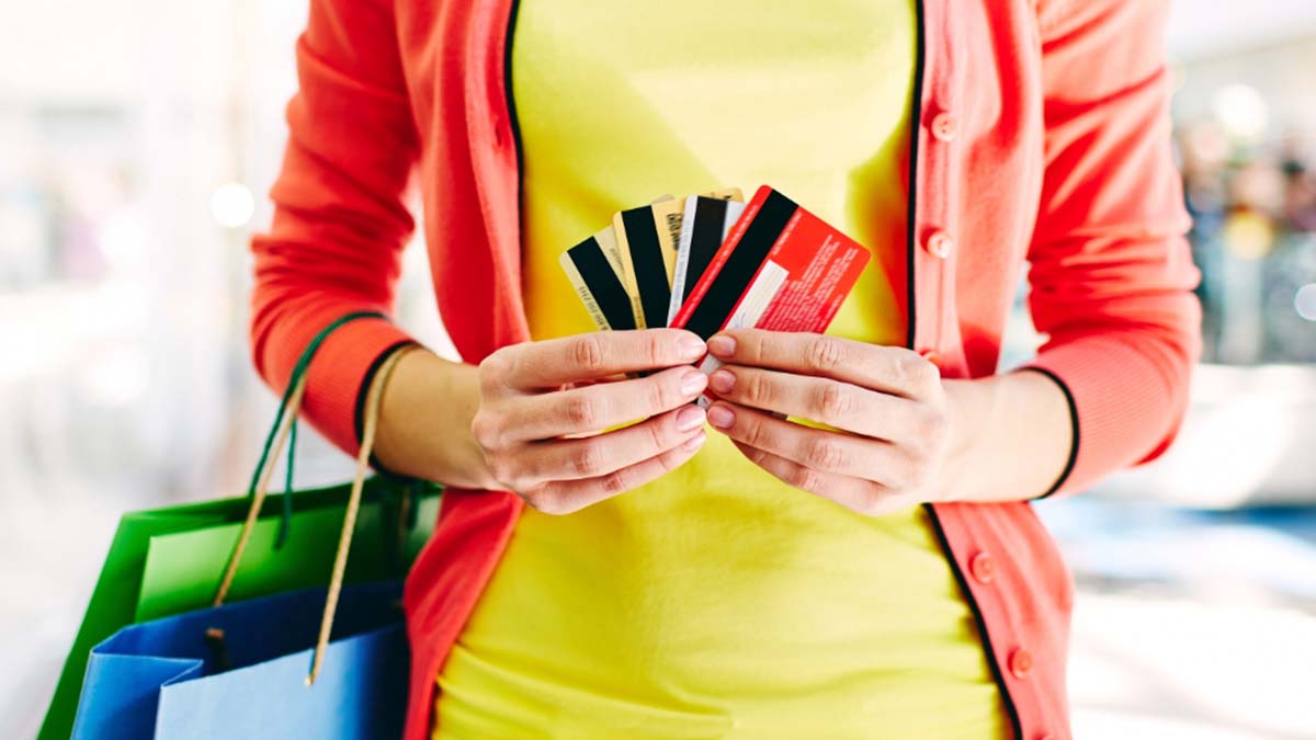 Erich Fromm, filósofo y psicoanalista, ya lo confirmó en 1956: «La falsa felicidad está en el deseo de comprar»