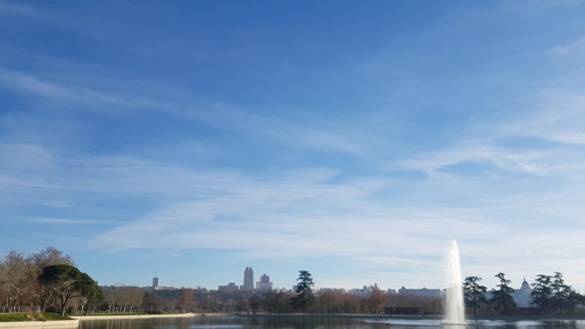 Hallan el cadáver de un hombre flotando en el lago de la Casa de Campo de Madrid