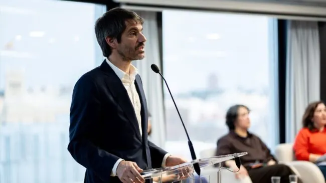 Urtasun afirma que PP y Vox quieren convertir España en «una franquicia de Donald Trump»