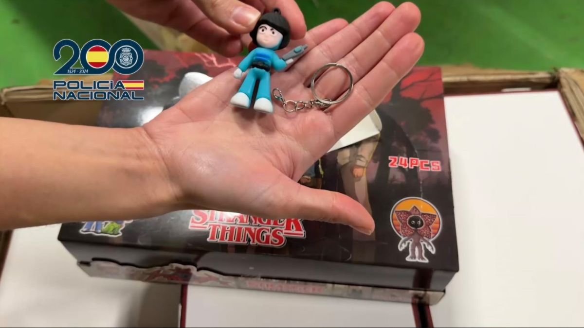 Incautados más de 600.000 juguetes falsos de ‘Stranger Things’ en varias naves de Madrid