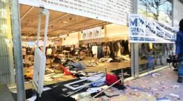 Piquetes de sindicatos 'abertzales' destrozan un comercio en Bilbao durante una protesta