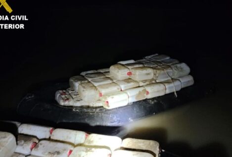 Tres detenidos con 334 petacas de gasolinas en cuatro narcolanchas en Cádiz
