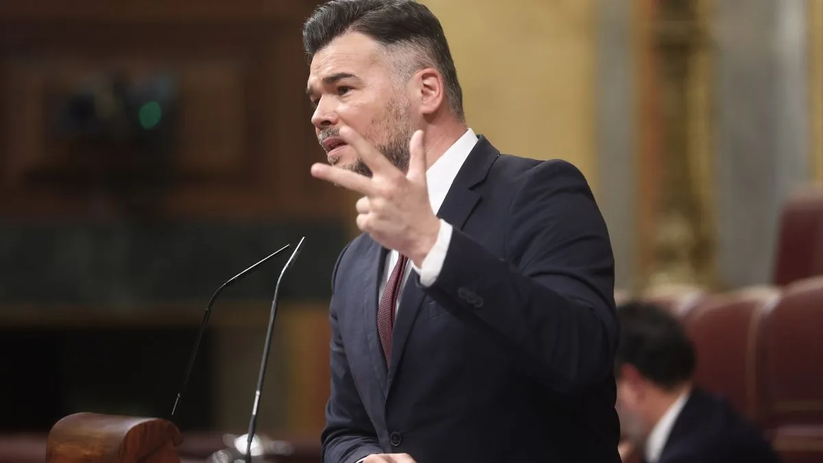 Rufián acusa a Feijóo de «hacer el ridículo» por no «plantar cara» ante el «asesino Netanyahu»