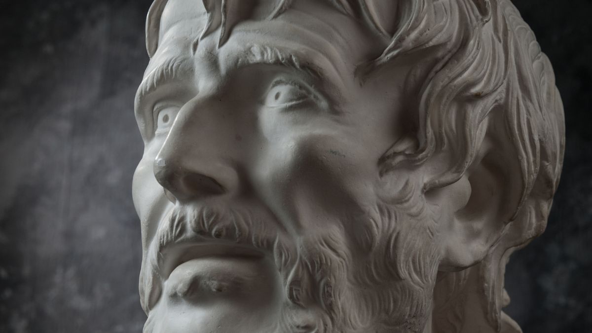 Séneca, filósofo, ya adelantó una clave esencial de la felicidad: «Si no te llevas bien contigo mismo, tampoco podrás hacerlo con los demás»